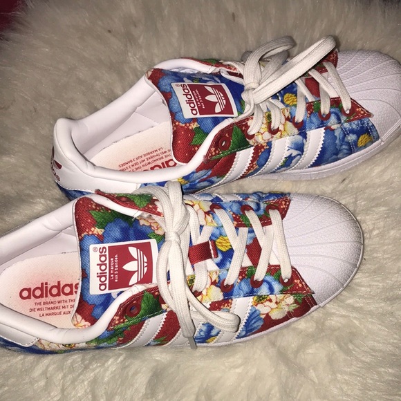 adidas Shoes - Floral Adidas superstars